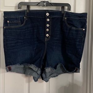 Torrid button up shorts size 24